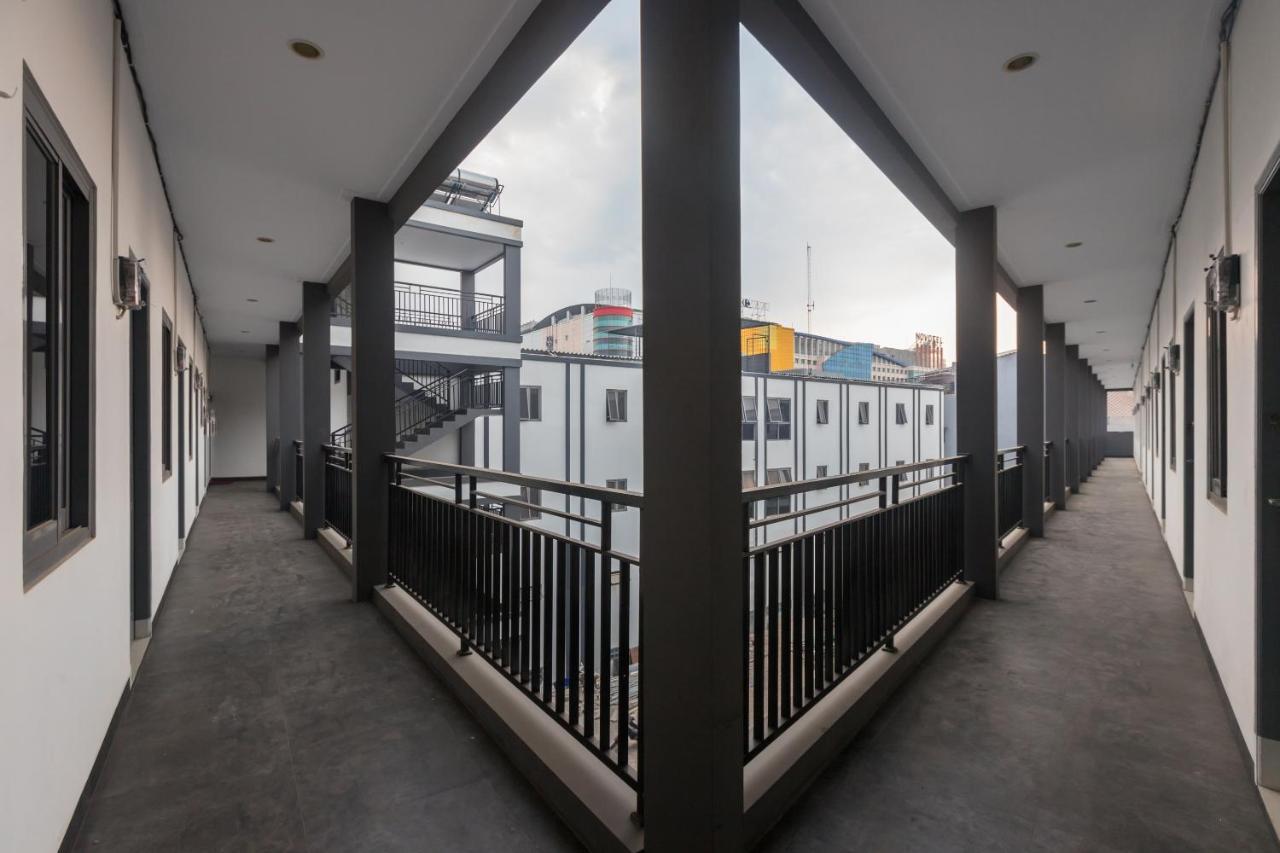 Oyo 1310 Urban Residence جاكرتا المظهر الخارجي الصورة